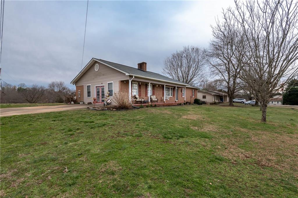 Property image 2 of 5711 Claridge Drive in Homestead, Hickory, NC 28602