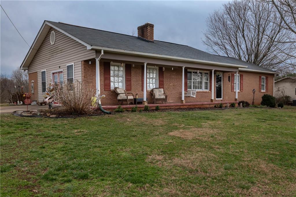 Property image 4 of 5711 Claridge Drive in Homestead, Hickory, NC 28602