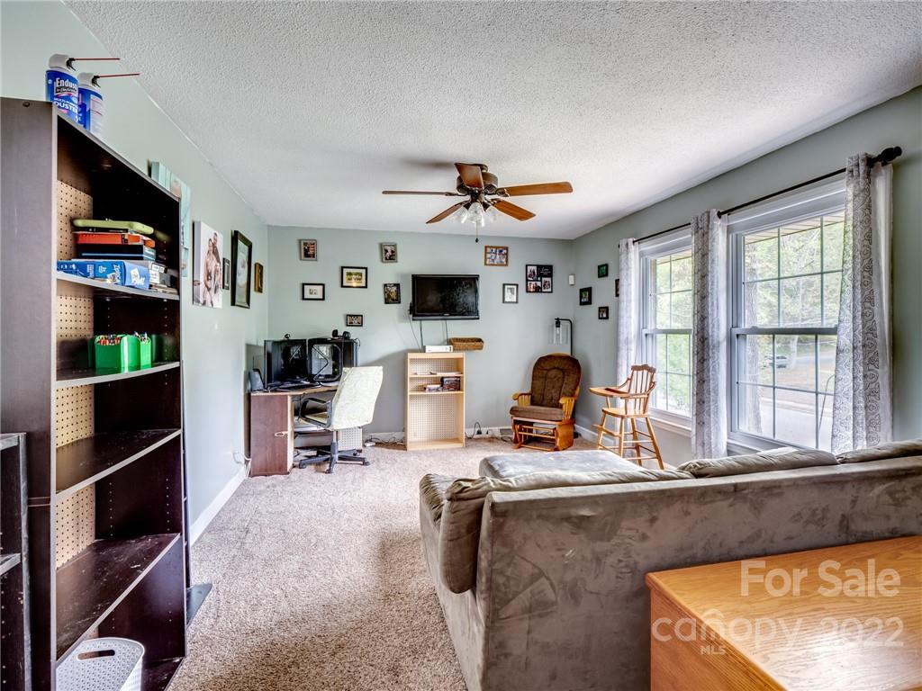 Property image 5 of 1309 Castlegate Street in Kingswood, Gastonia, NC 28054