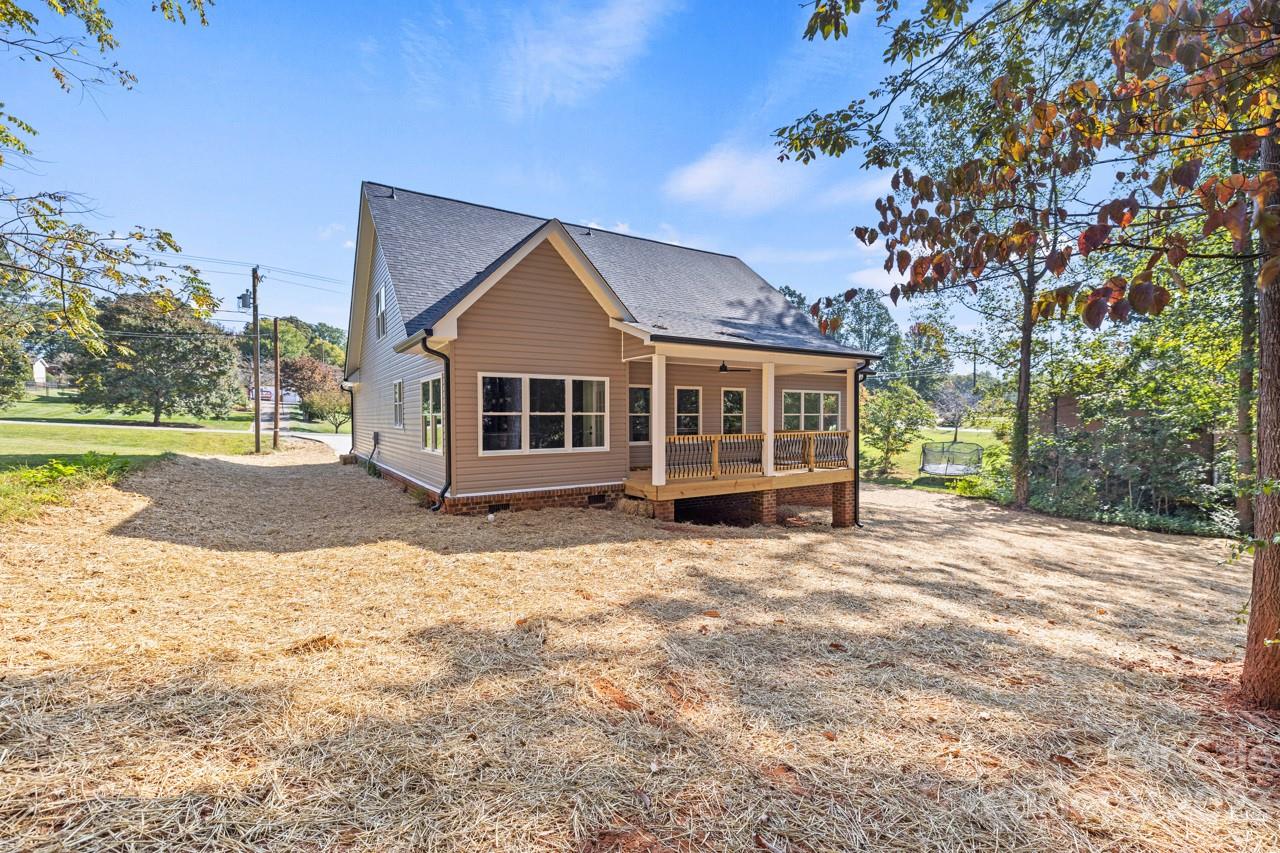 Property image 4 of 1309 Oak Canopy Road in Hillcrest Acres, Lincolnton, NC 28092