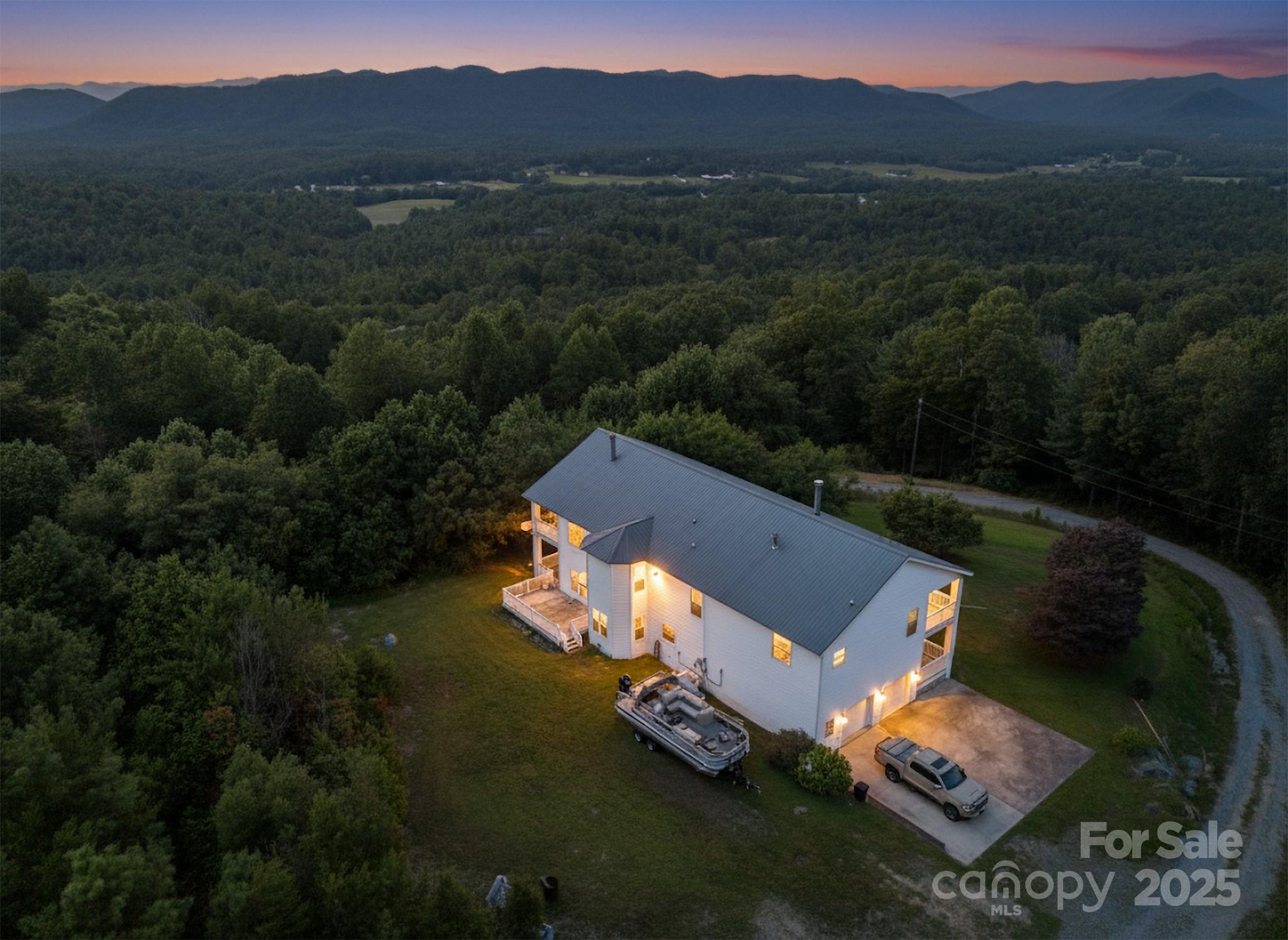 Property image 2 of 3575 Chetola Drive in Clover Hill Plantation, Lenoir, NC 28645