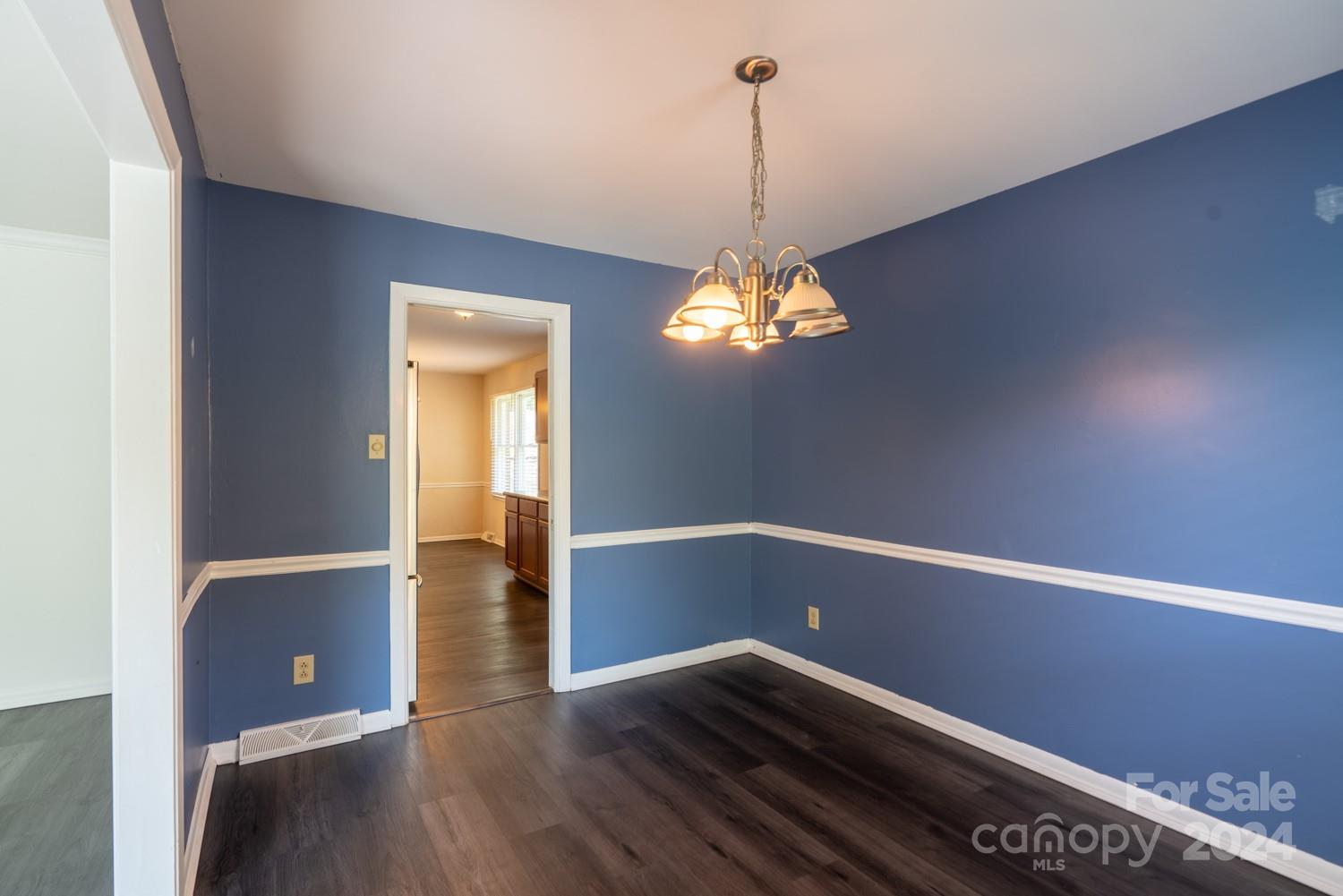 Property image 2 of 5511 Faulconbridge Road in Birnam Woods, Charlotte, NC 28227