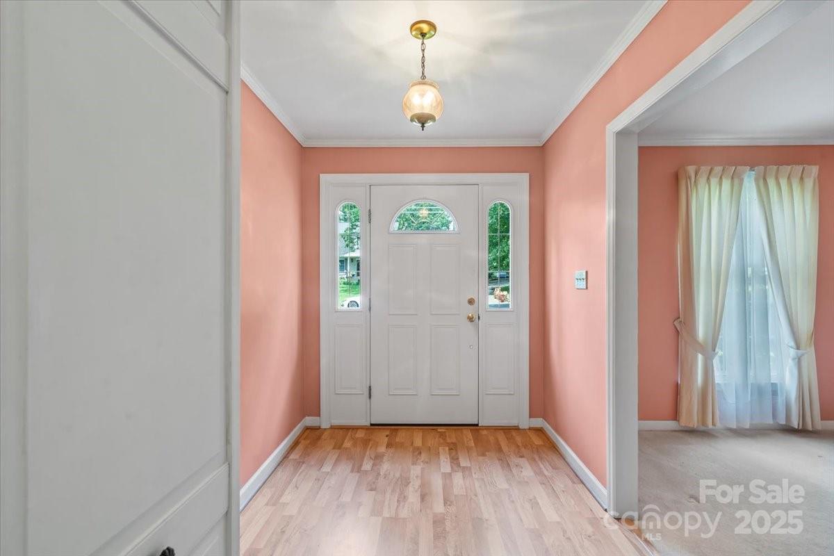 Property image 4 of 8017 Prince George Road in Olde Georgetowne, Charlotte, NC 28210