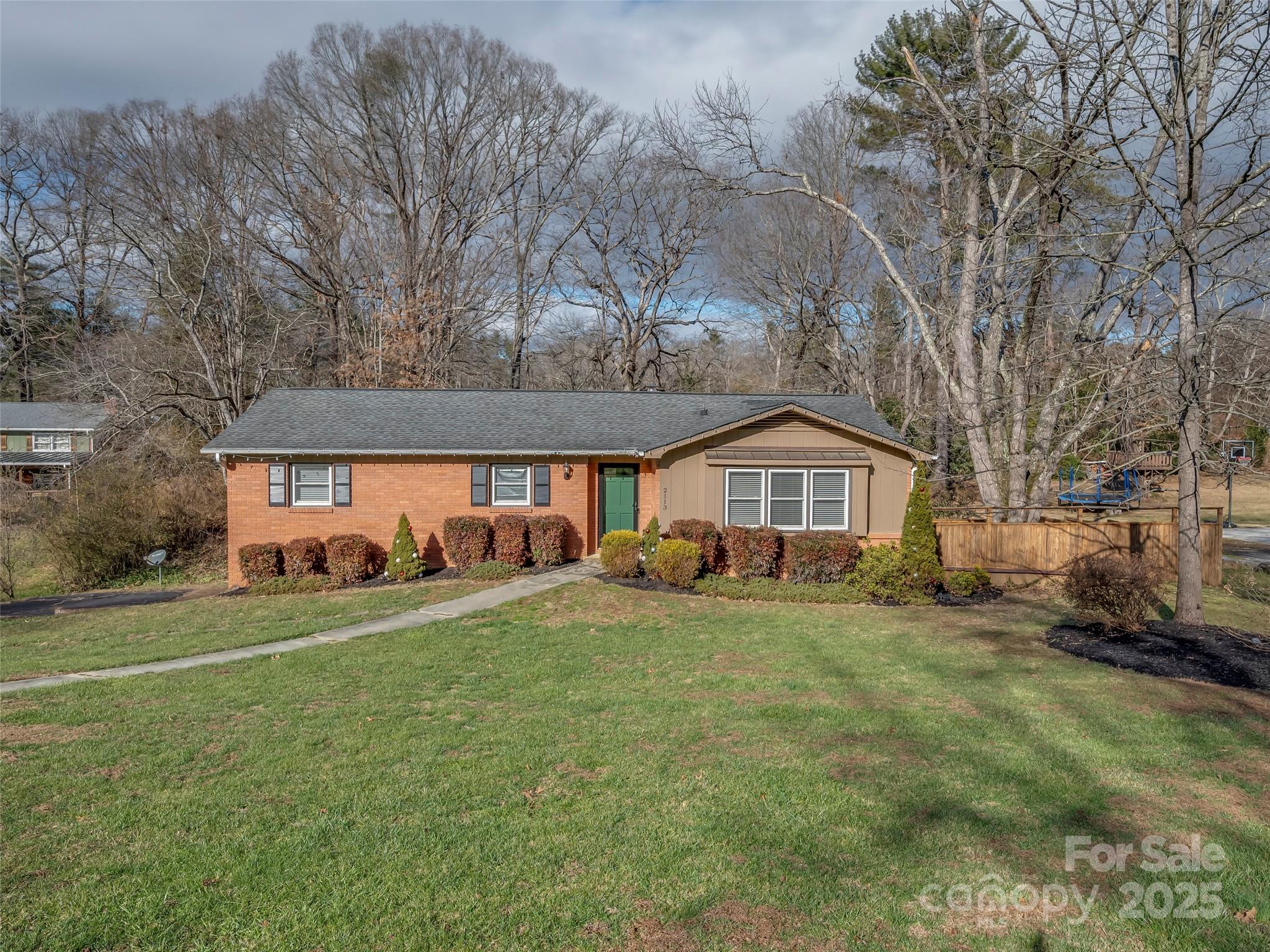 Property image 3 of 2113 Glenheath Drive in Heatherwood, Hendersonville, NC 28791