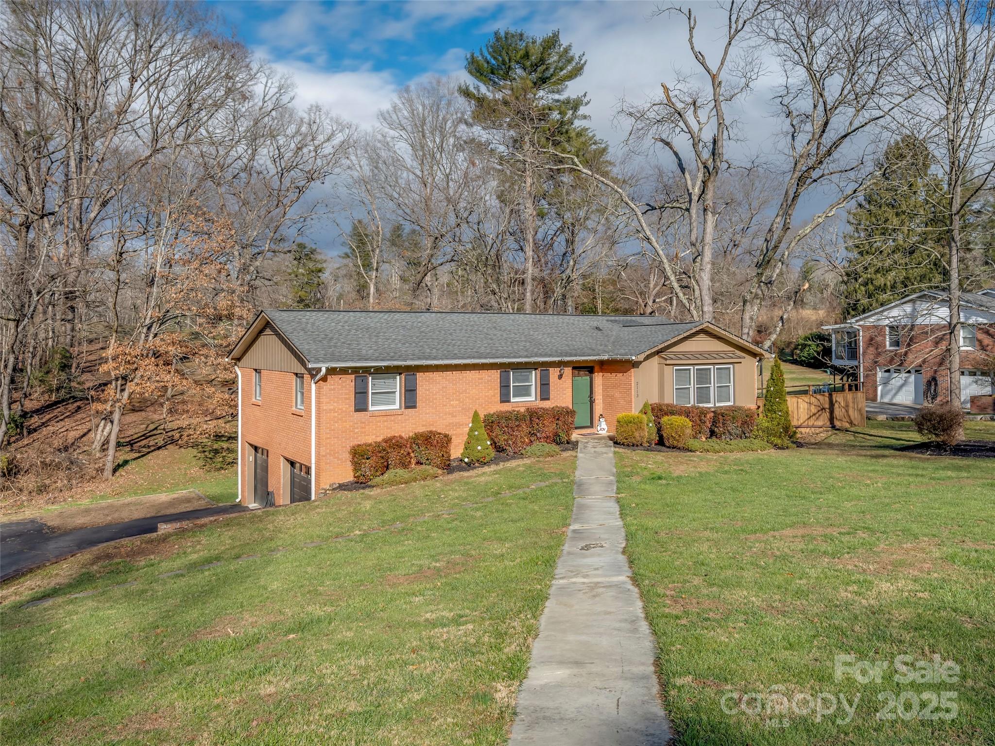 Property image 5 of 2113 Glenheath Drive in Heatherwood, Hendersonville, NC 28791