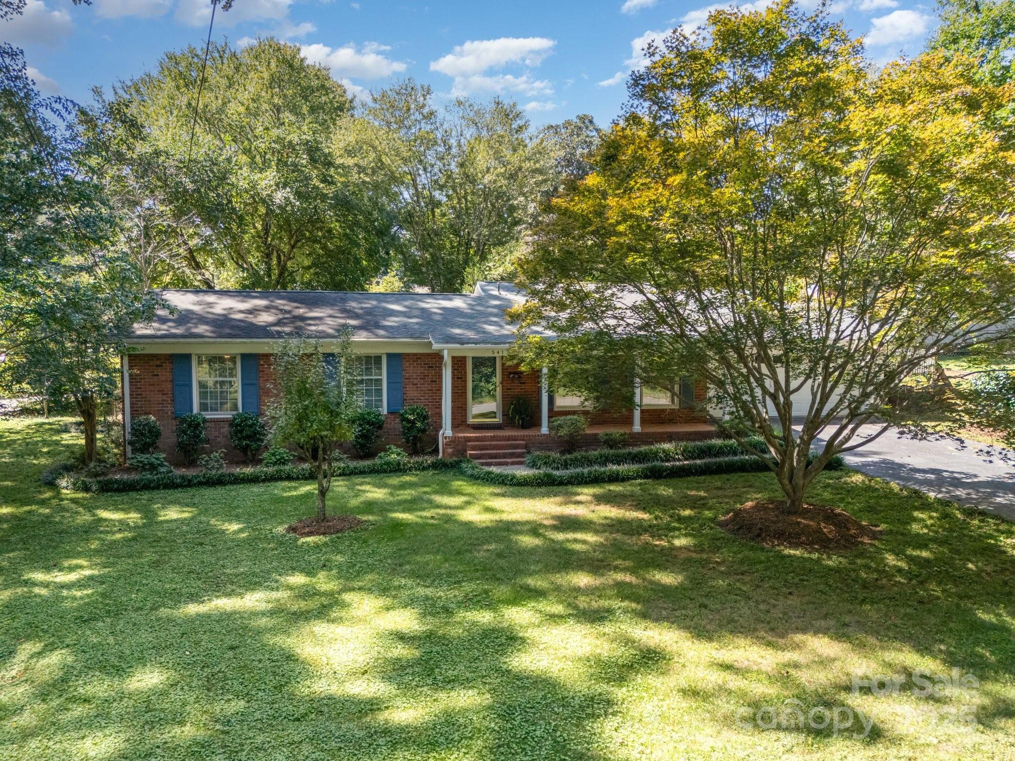 Property image 2 of 541 Hedrick Drive in Oakland Heights, Statesville, NC 28677