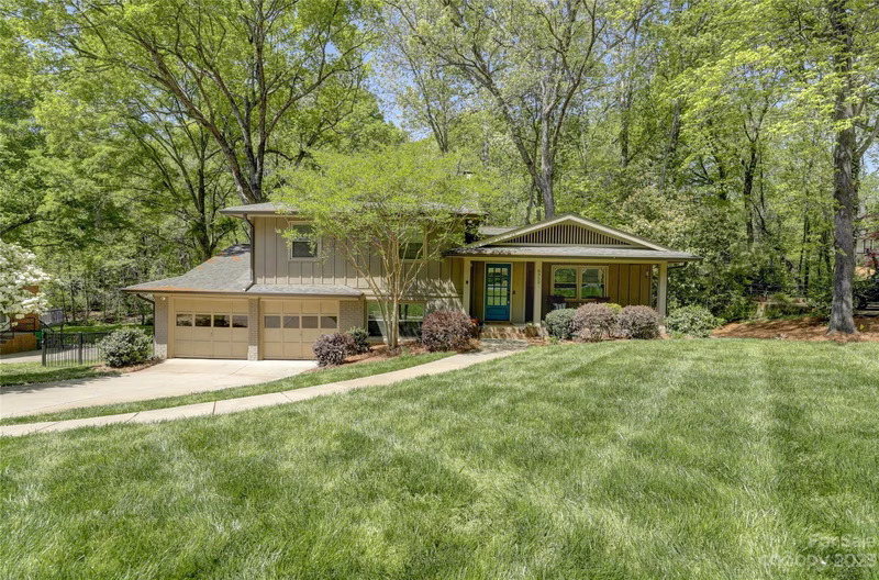 6352 St John Lane