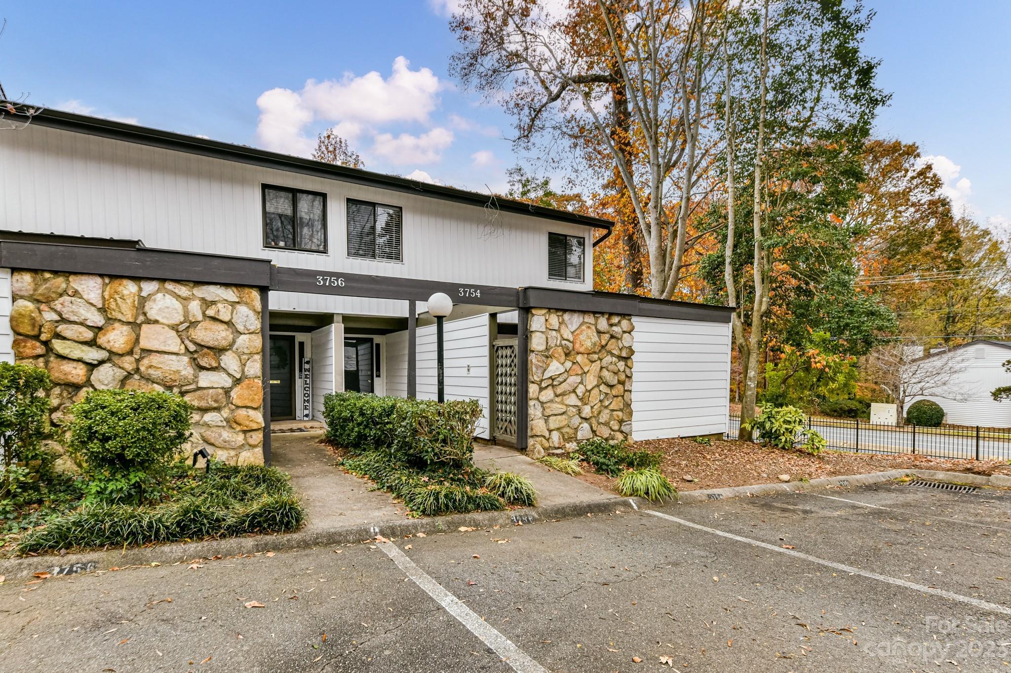 Property image 2 of 3754 Winding Creek Lane in Sir Johns Hill, Charlotte, NC 28226
