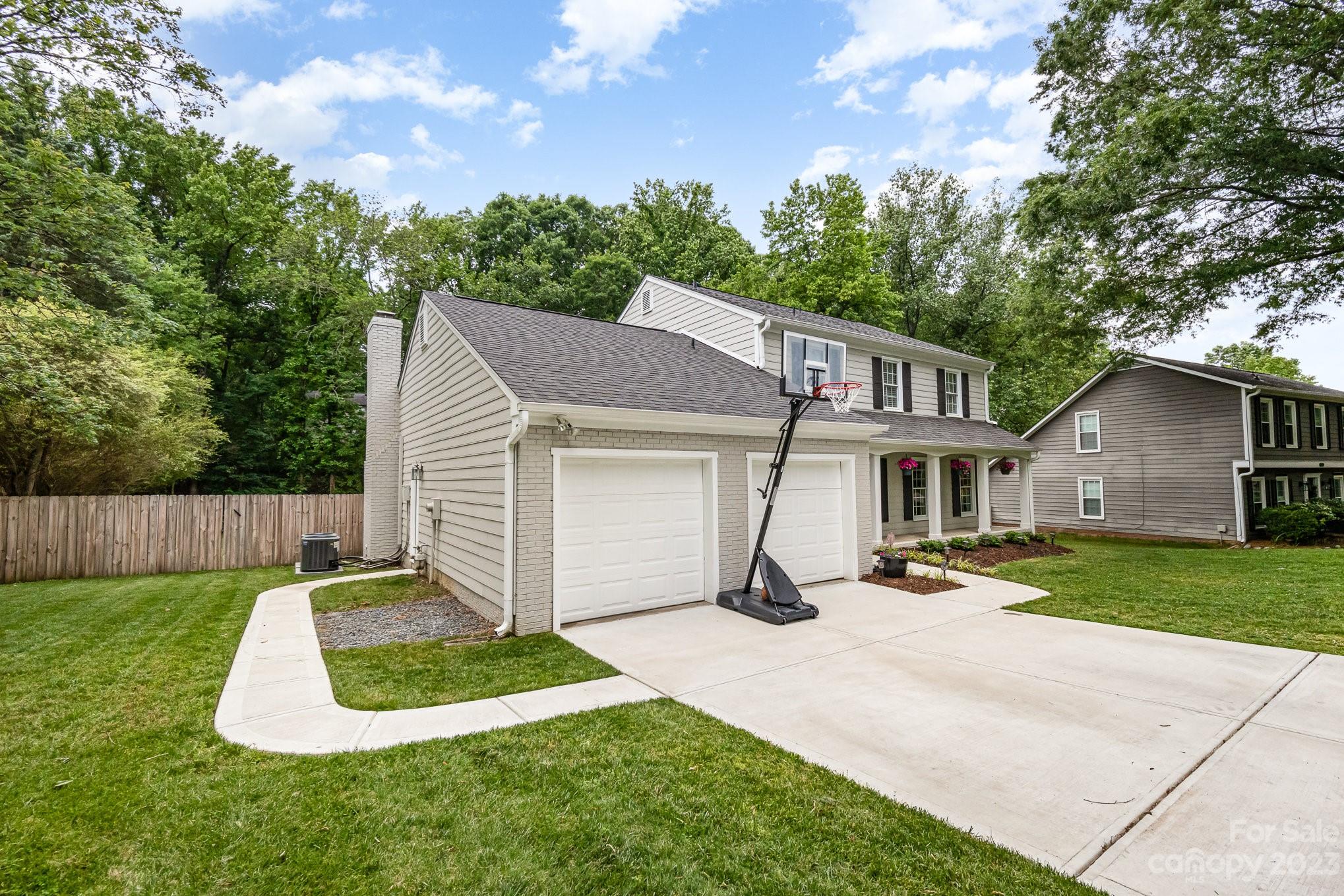 Property image 3 of 4120 Foxmoor Drive in Carmel Valley, Charlotte, NC 28226