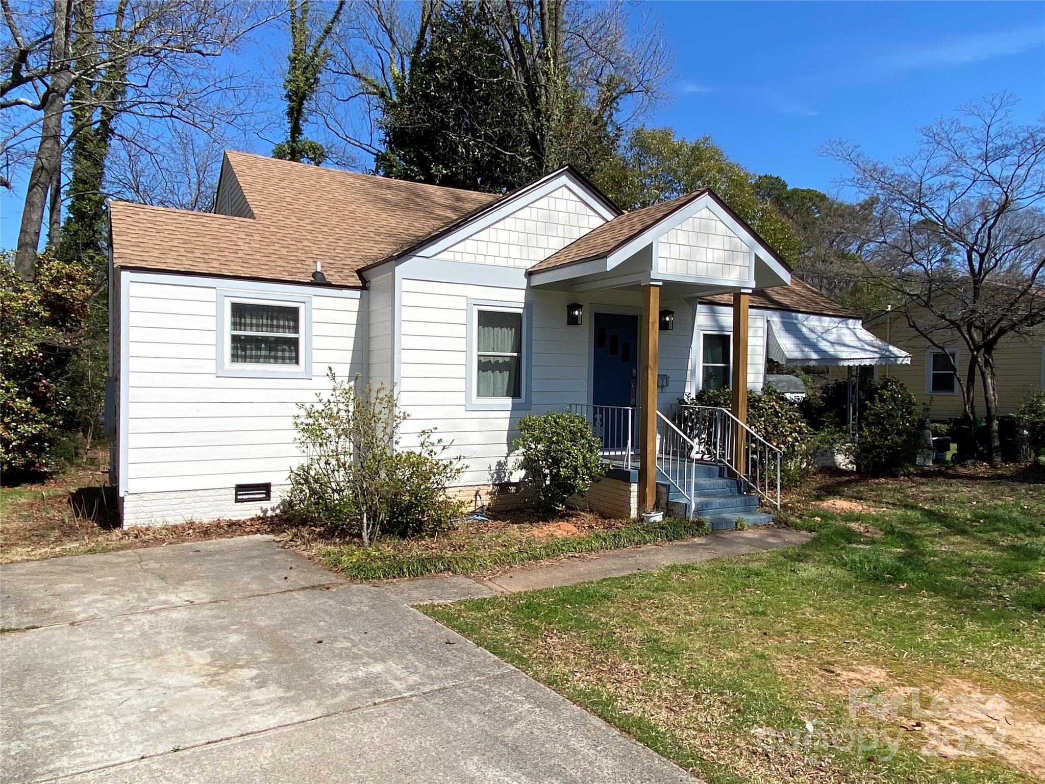 Property image 2 of 4121 Dinglewood Avenue in Howie Acres, Charlotte, NC 28205