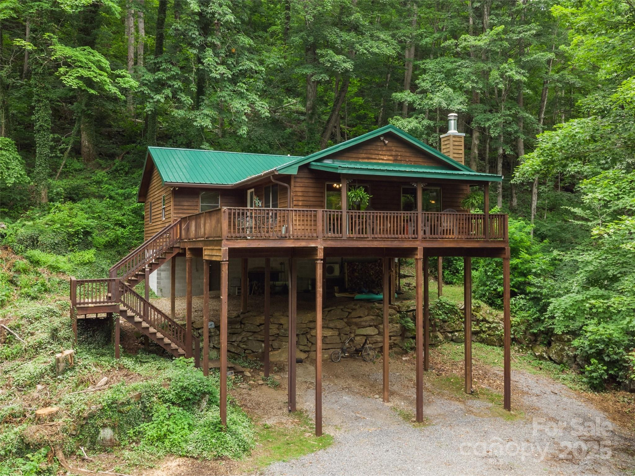 Property image 2 of 170 Mountain Farm Road in Cattail Farms, Burnsville, NC 28714