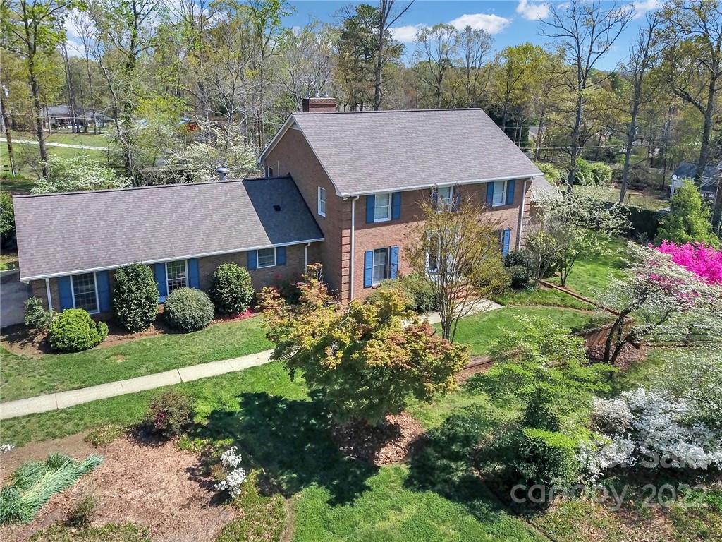 Property image 2 of 113 Woodstream Circle in Norman Woods, Mooresville, NC 28117