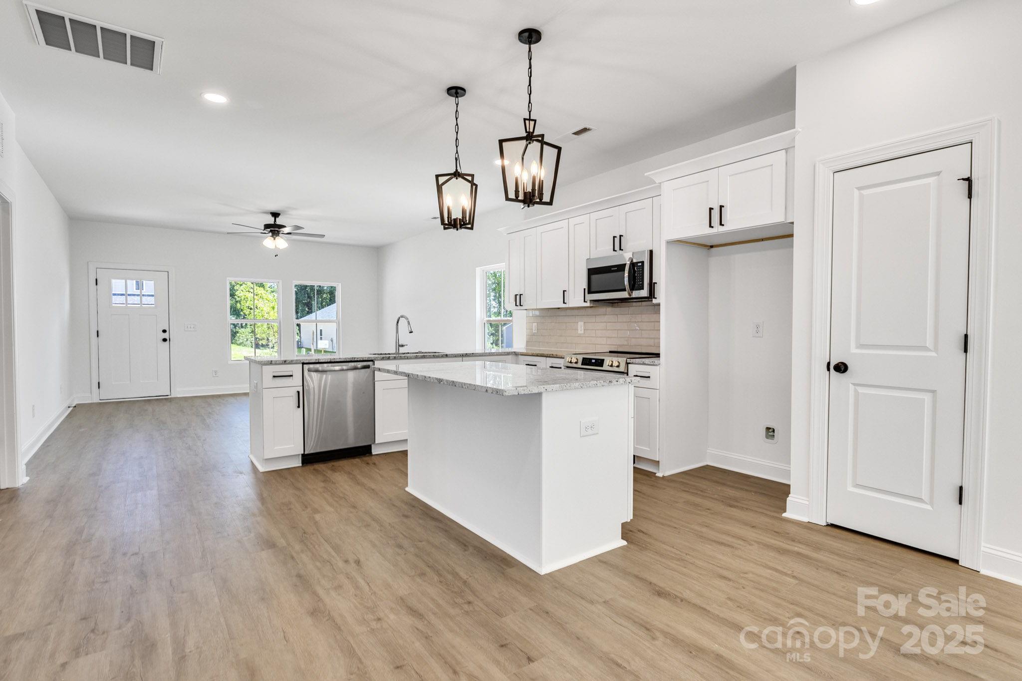 Property image 4 of 455 Contentment Court in Peacewood, Kannapolis, NC 28081