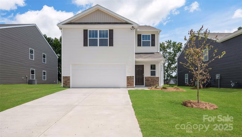 Property image 2 at 1005 20th Avenue Loop, Hickory, NC 28602
