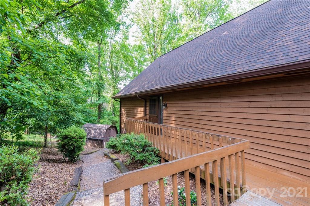 Property image 4 of 5584 Brookwood Lane in Woodridge, Hickory, NC 28602