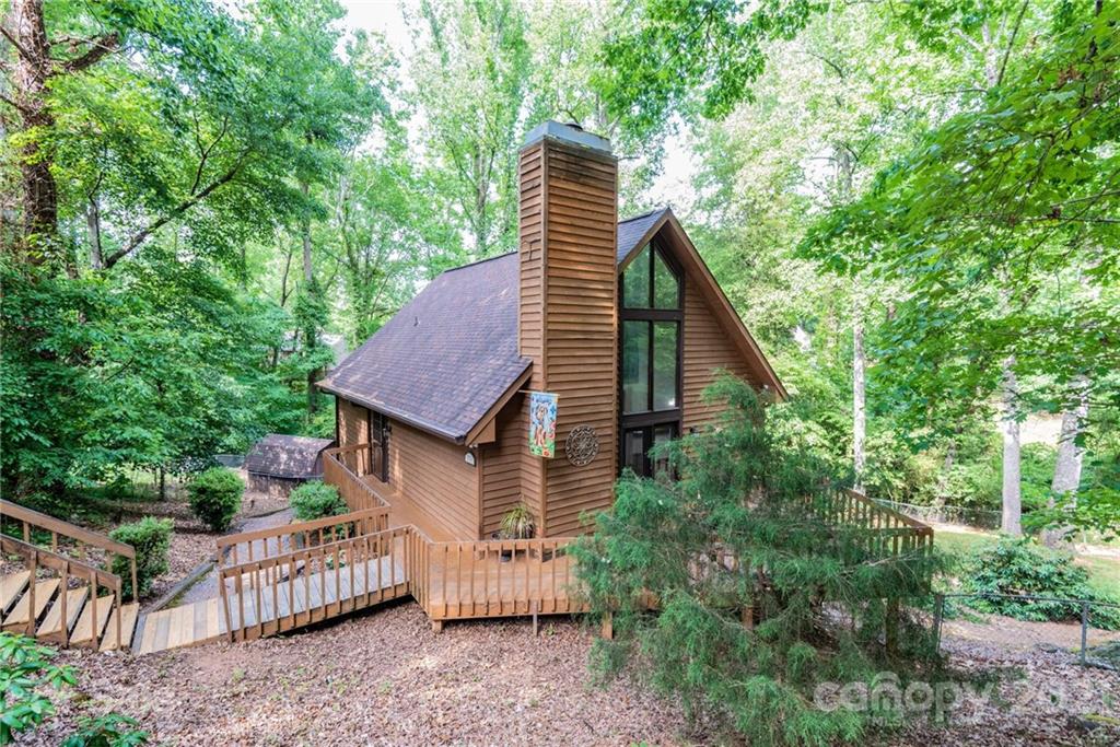 Property image 5 of 5584 Brookwood Lane in Woodridge, Hickory, NC 28602