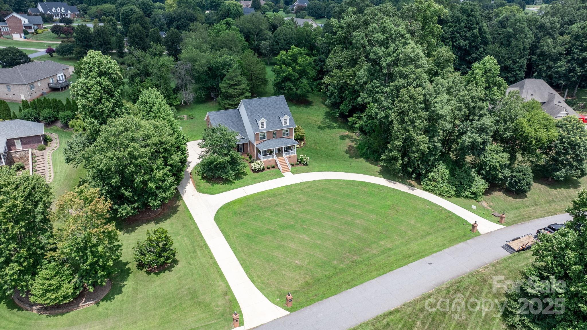 Property image 4 of 1221 Willow Creek Drive in Fairway Farms, Newton, NC 28658