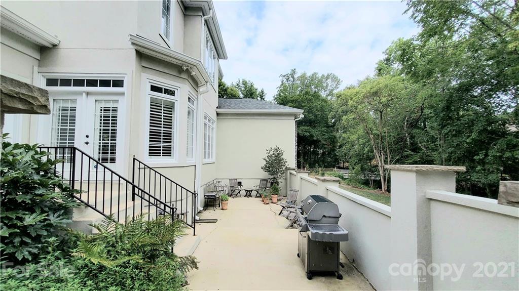 Property image 3 of 6000 S Regal Lane in Royal Crest, Charlotte, NC 28210