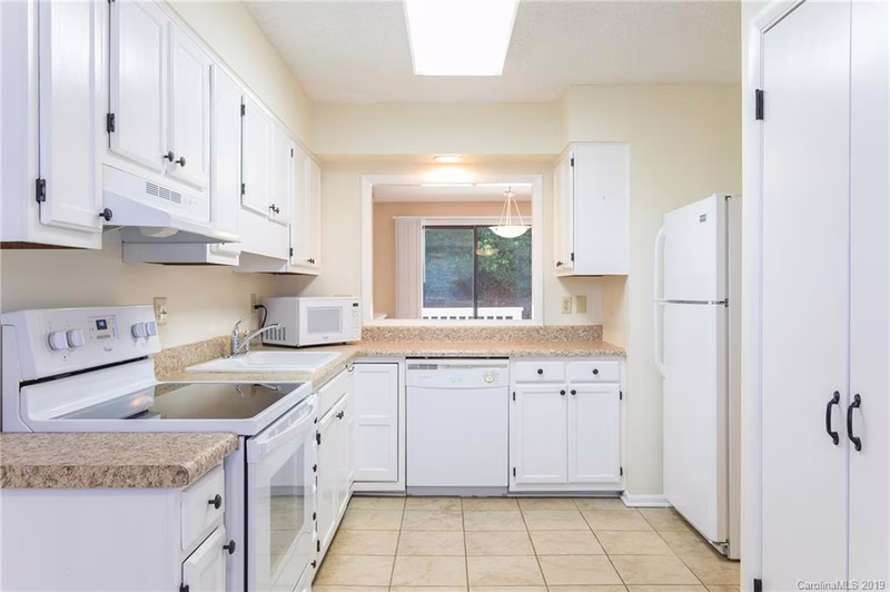Property image 4 at 92 Hollybrook Drive, Asheville, NC 28803