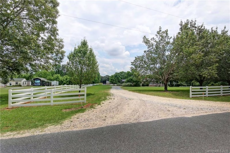 2905 Valley Farm Road
