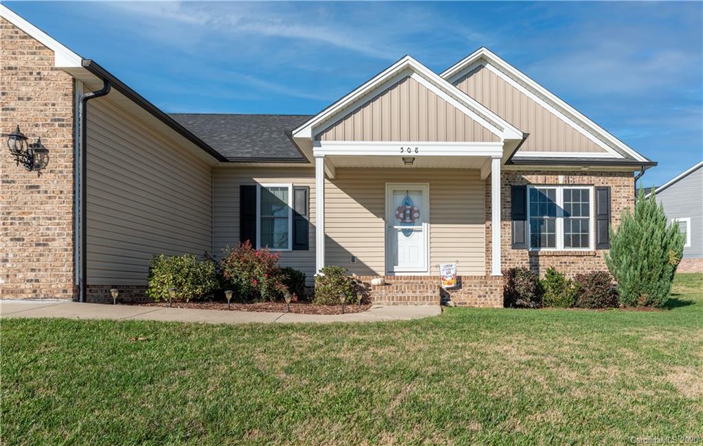 Property image 3 of 508 E Carpenter Street in Temple Heights, Maiden, NC 28650