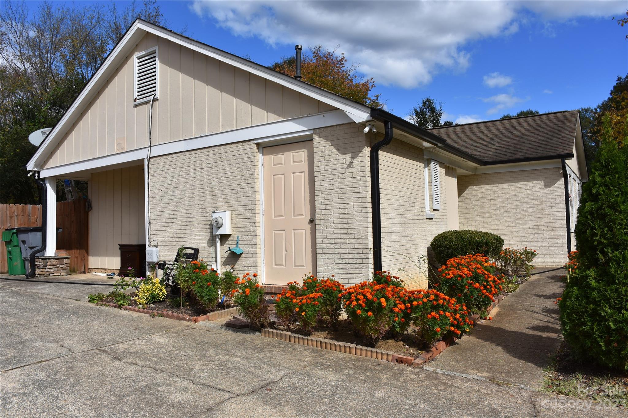 Property image 2 of 5900 Falstaff Drive in Birnam Woods, Charlotte, NC 28227
