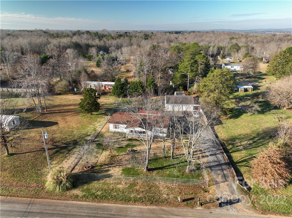 Property image 4 of 2229 Deerfield Drive in Cedarfield, Maiden, NC 28650