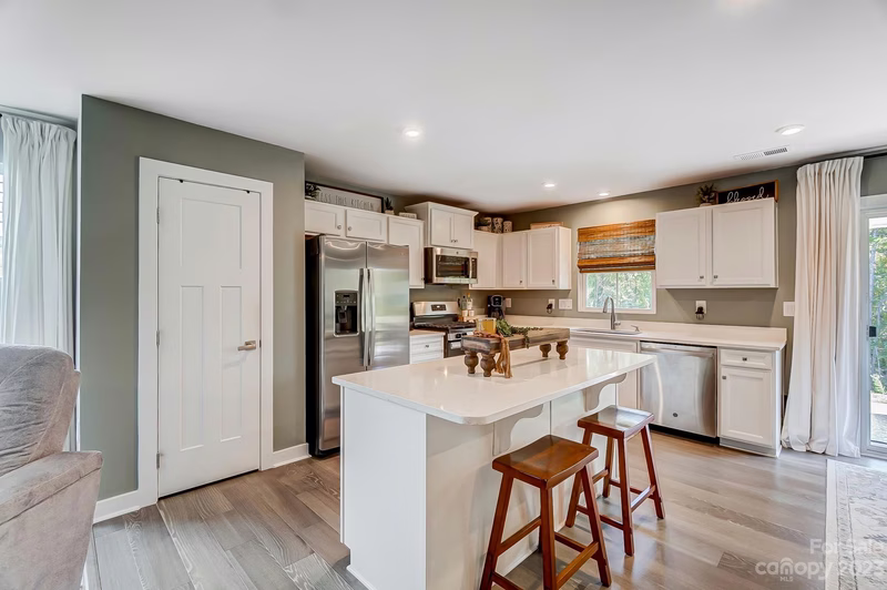 Property image 3 at 5436 Hughesdale Drive, Charlotte, NC 28215