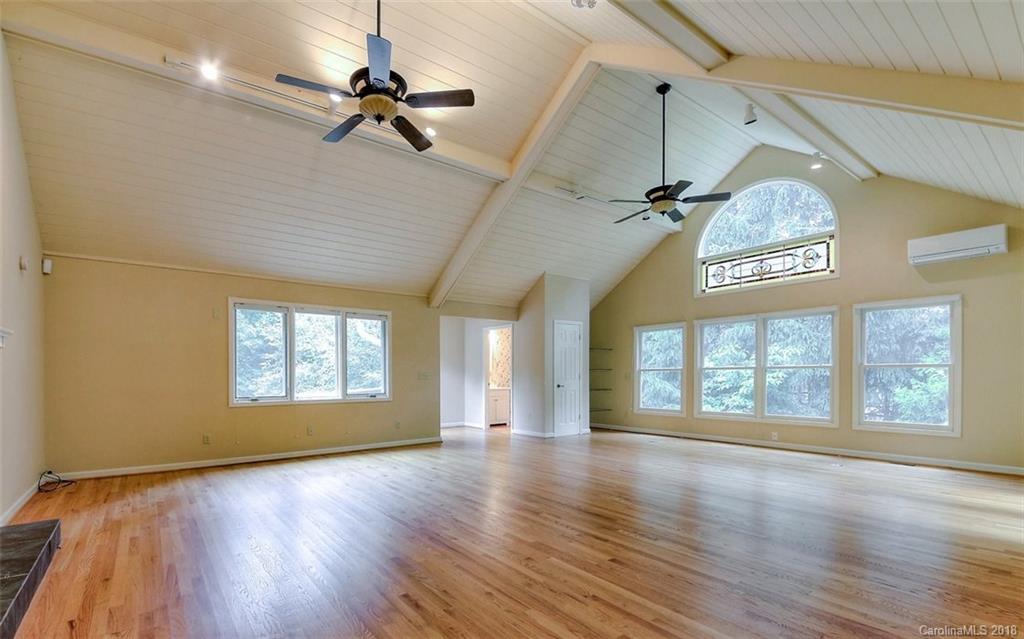 Property image 2 of 2000 Mountain Ash Circle in Sugar Hollow Farms, Hendersonville, NC 28739