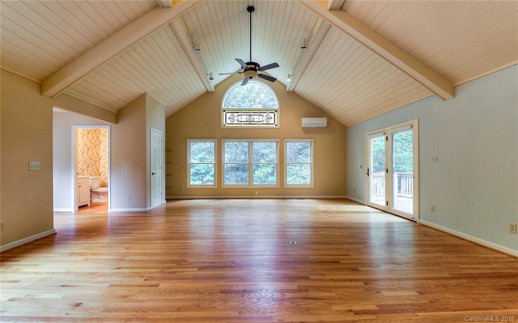 Property image 5 of 2000 Mountain Ash Circle in Sugar Hollow Farms, Hendersonville, NC 28739
