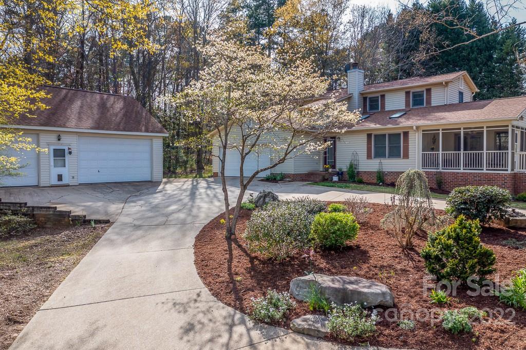 Property image 2 of 1673 Sherwood Court in Sherwood Shores, Sherrills Ford, NC 28673