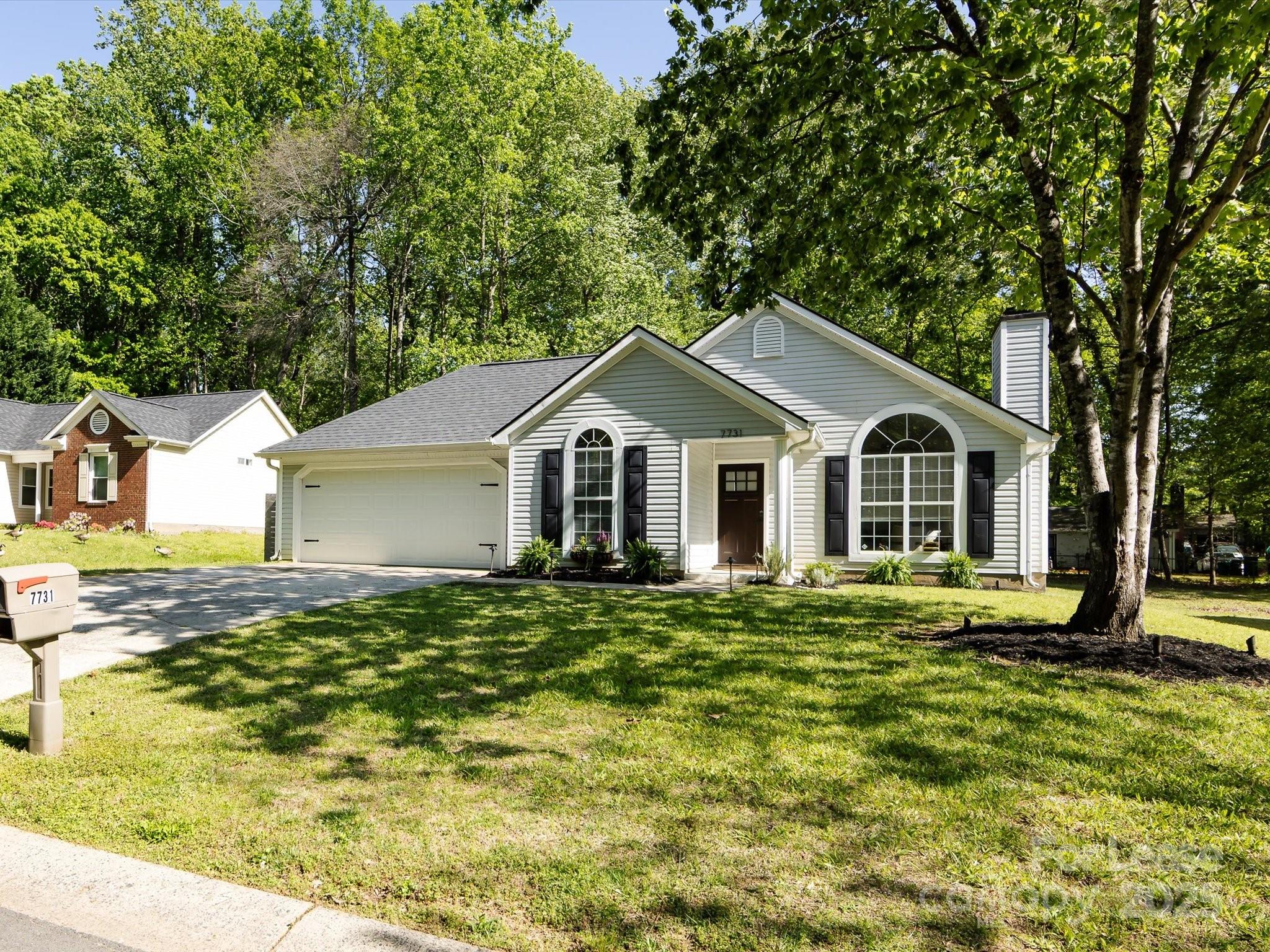 Property image 2 of 7731 Ivy Hollow Drive in Pence Pond, Charlotte, NC 28227