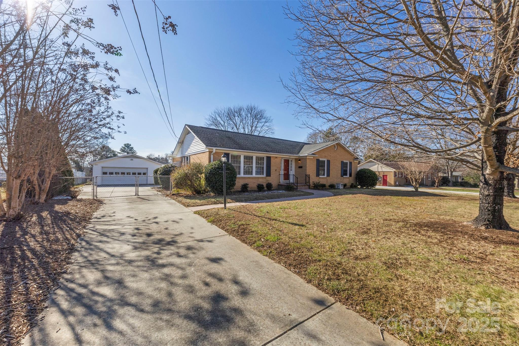 Property image 2 of 1645 Nottingham Drive in Kingswood, Gastonia, NC 28054