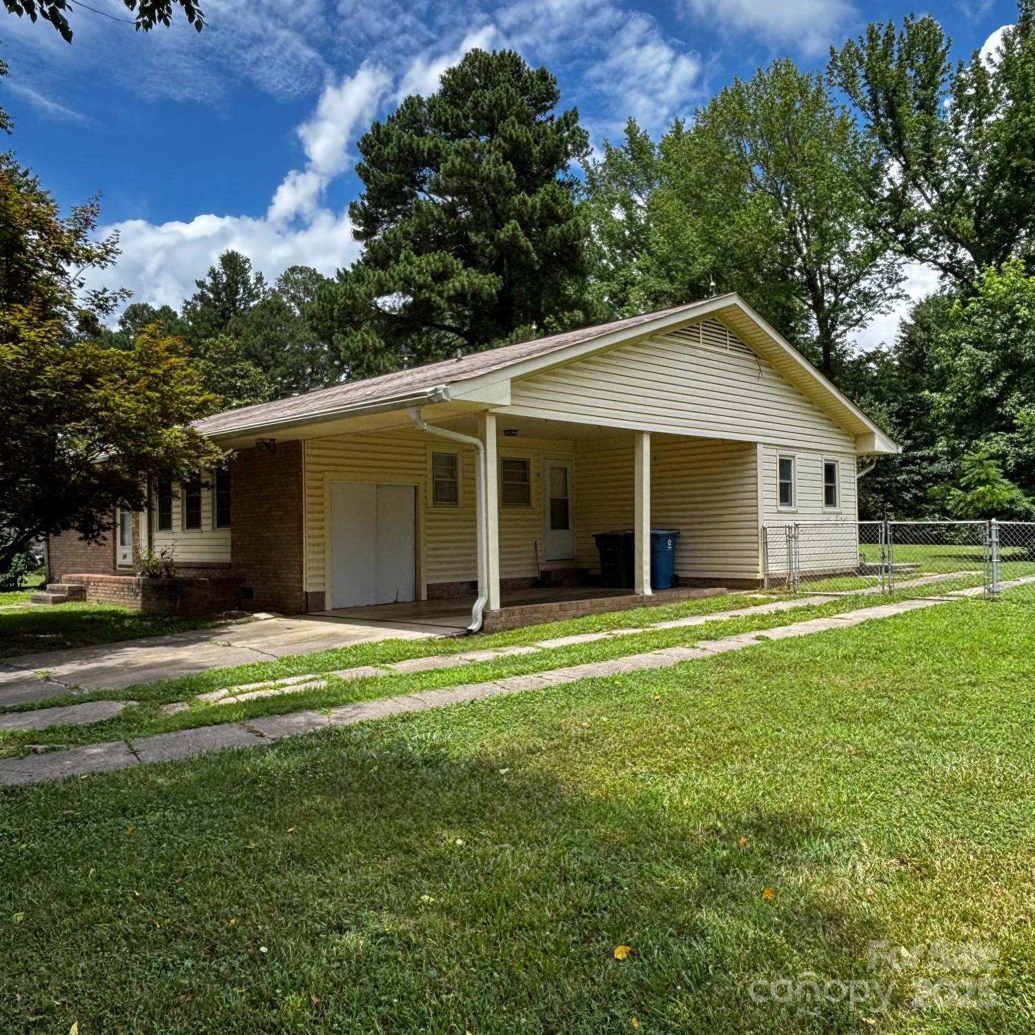 Property image 2 of 404 Sycamore Road in Westcliffe, Salisbury, NC 28147