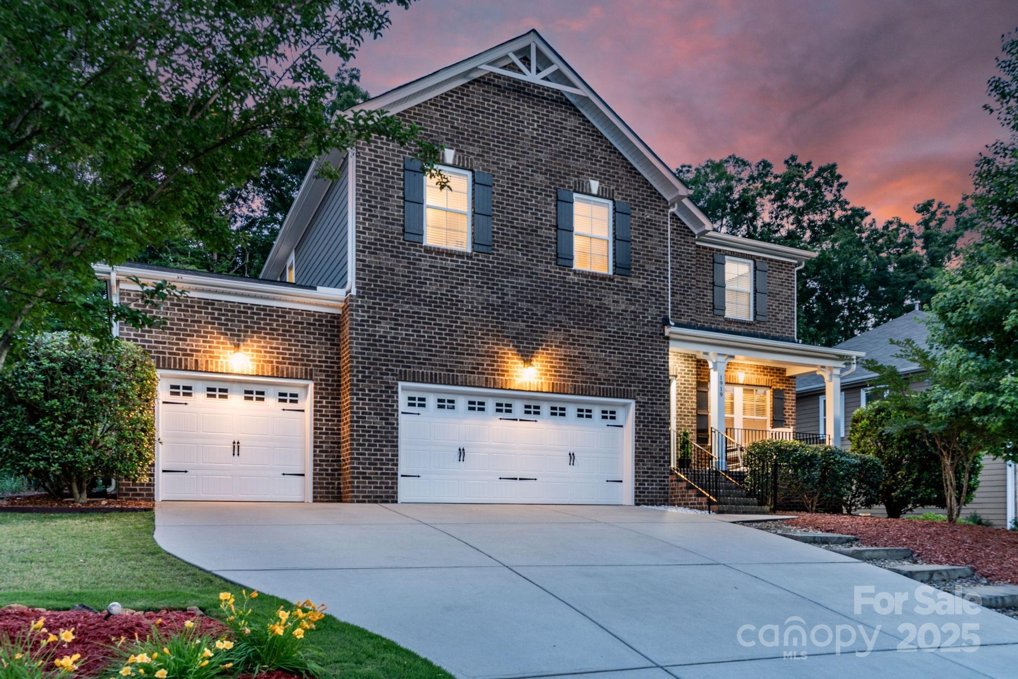 Property image 2 of 1919 Madeira Circle in Tuscany, Waxhaw, NC 28173