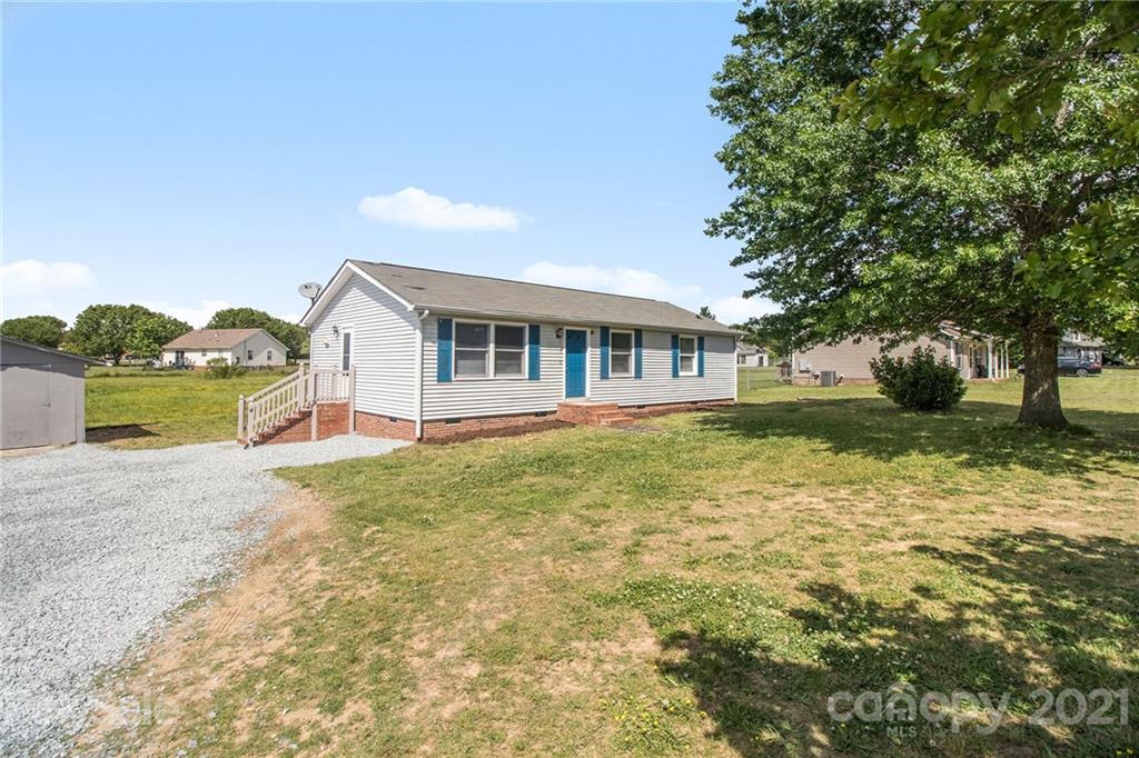 Property image 2 of 5102 Willow Run Drive in Hampton Meadows, Monroe, NC 28110