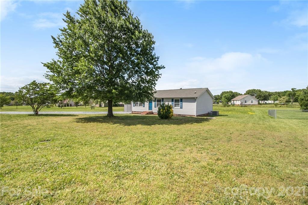 Property image 4 of 5102 Willow Run Drive in Hampton Meadows, Monroe, NC 28110