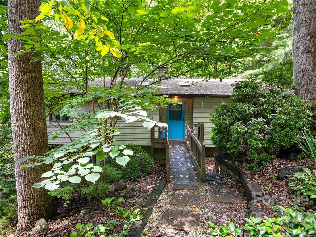 Property image 2 of 5 Shadywood Circle in Sunset Ridge, Asheville, NC 28803
