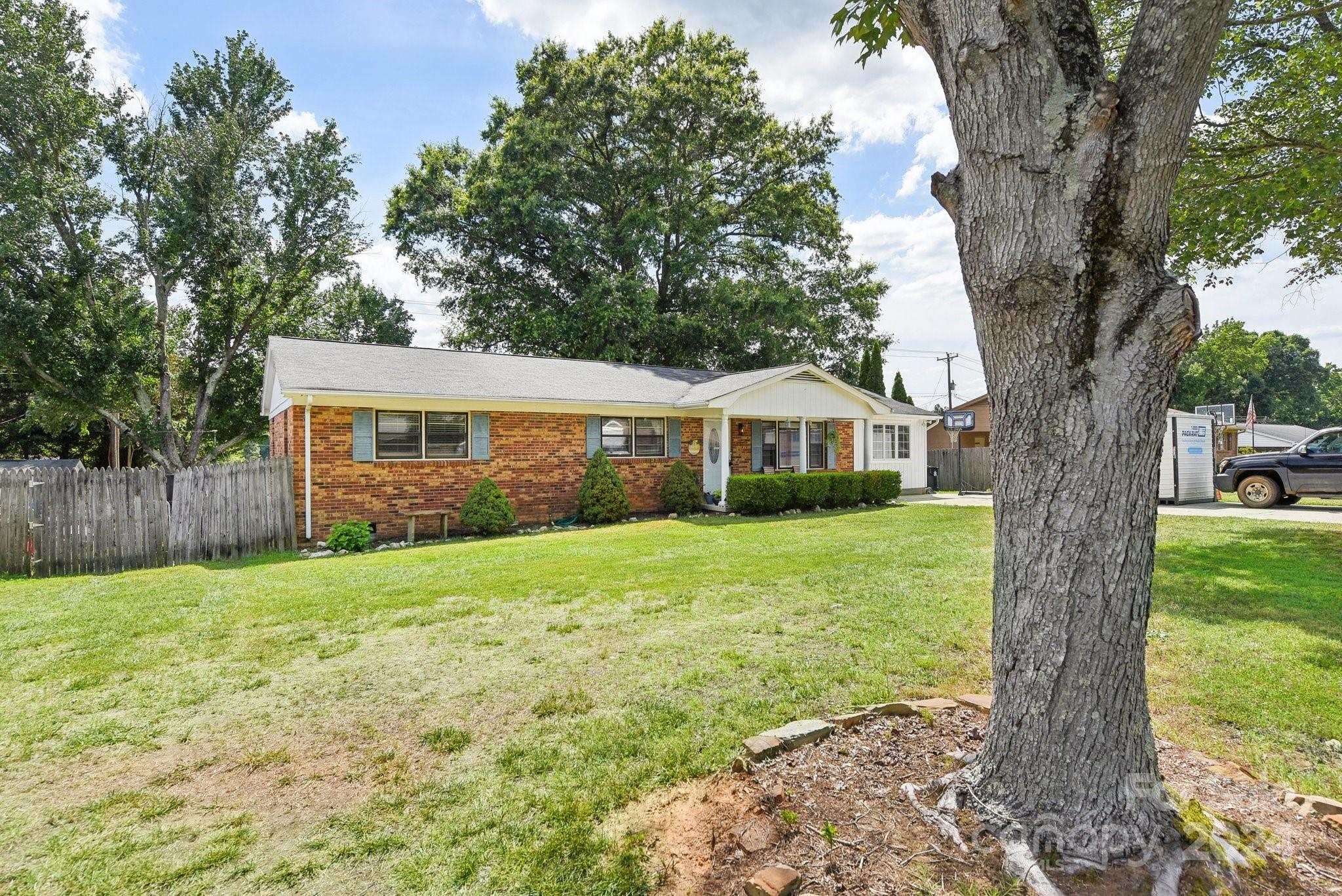 Property image 3 of 2513 Fairgreen Drive in Southgate, Gastonia, NC 28056