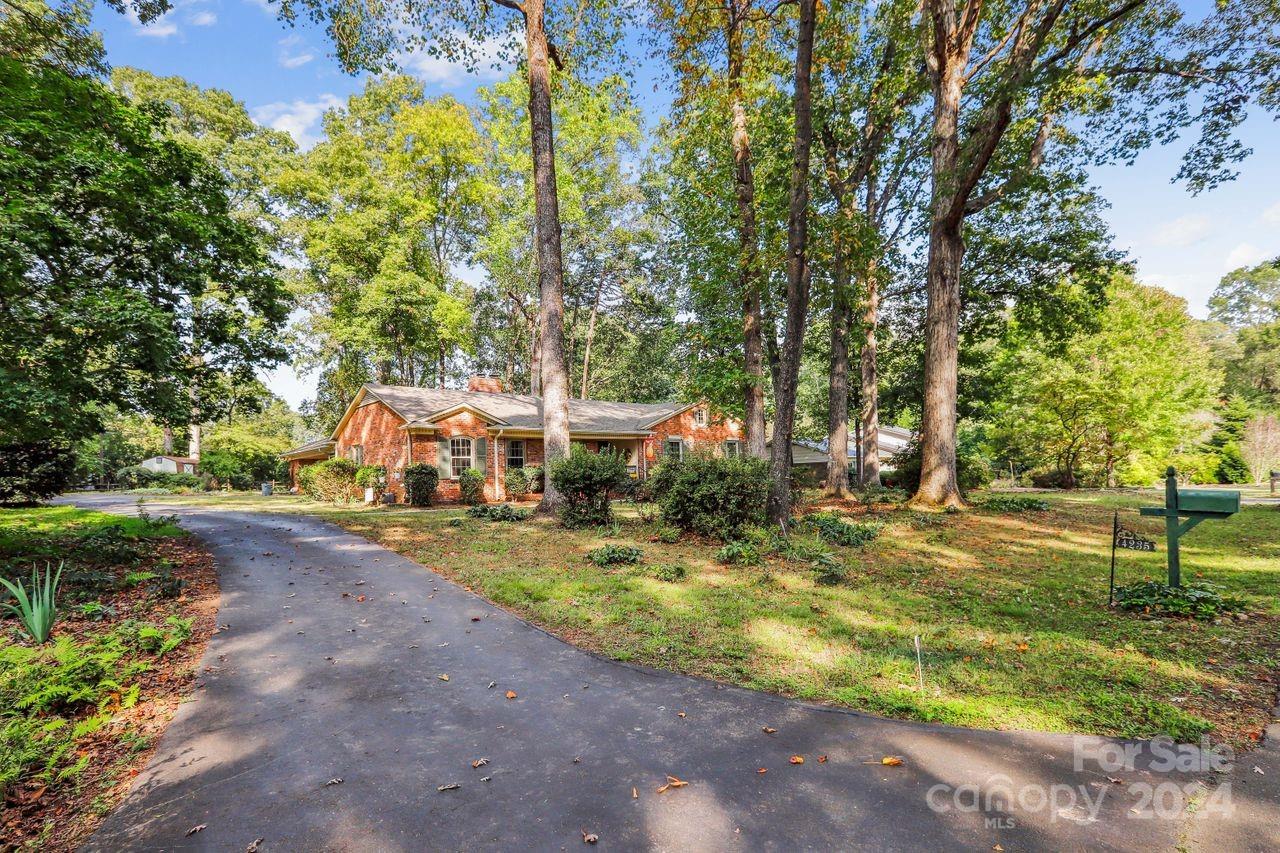 Property image 2 of 4235 Kingswood Road in Kingswood, Charlotte, NC 28226
