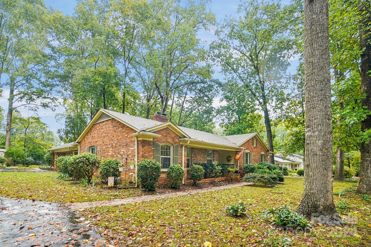 Property image 3 of 4235 Kingswood Road in Kingswood, Charlotte, NC 28226