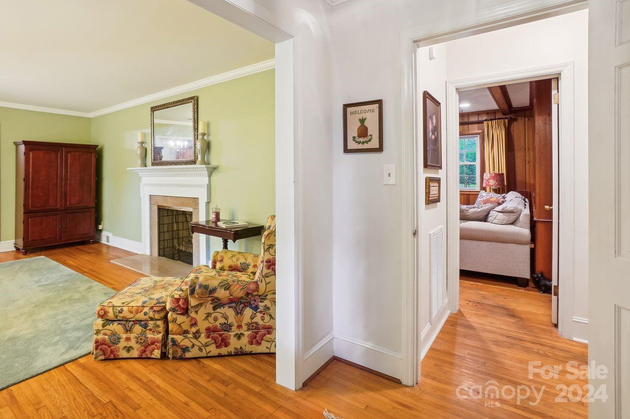 Property image 5 of 4235 Kingswood Road in Kingswood, Charlotte, NC 28226
