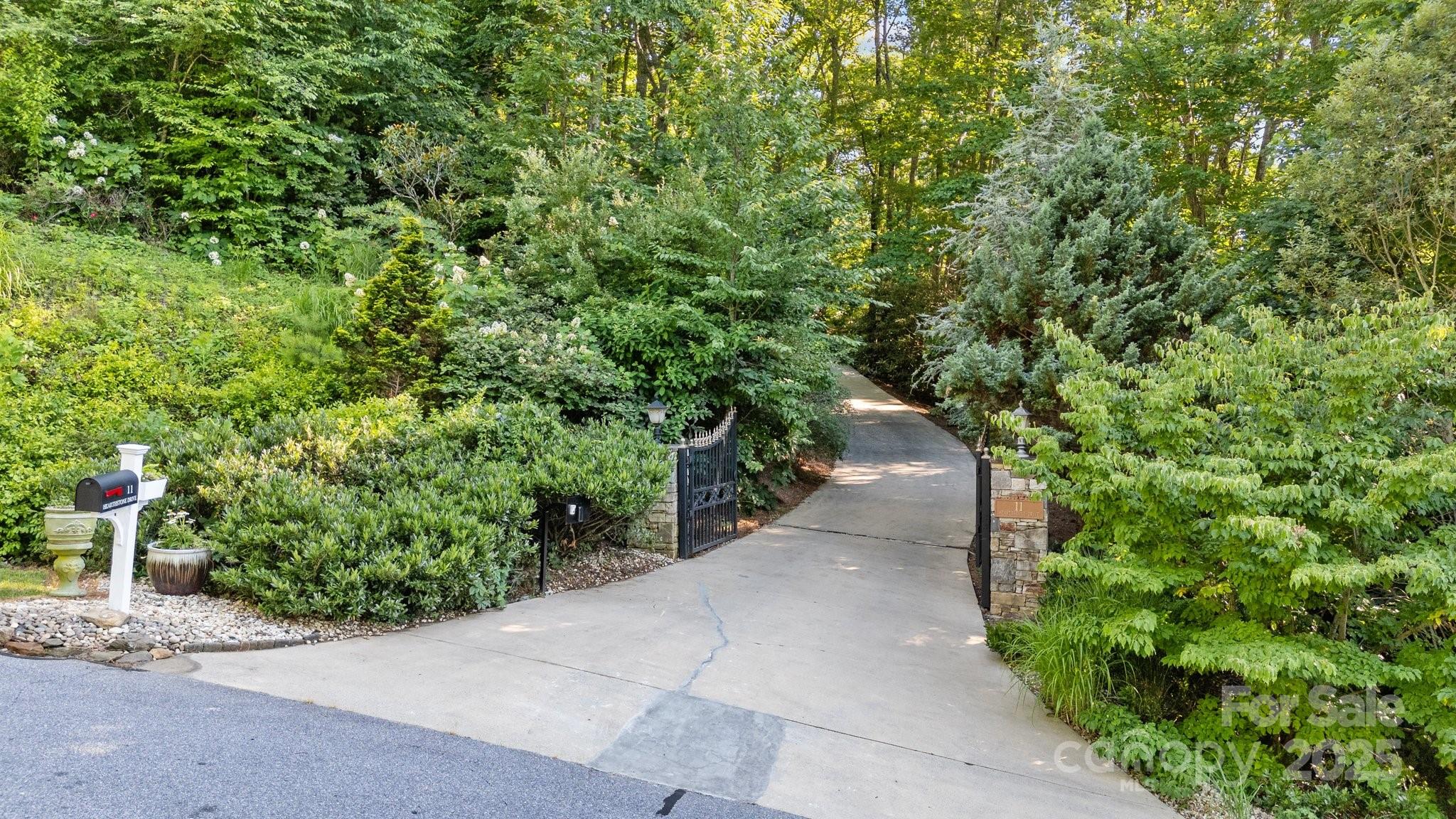 Property image 3 of 11 Hearthstone Drive in Poplar Ridge, Asheville, NC 28803