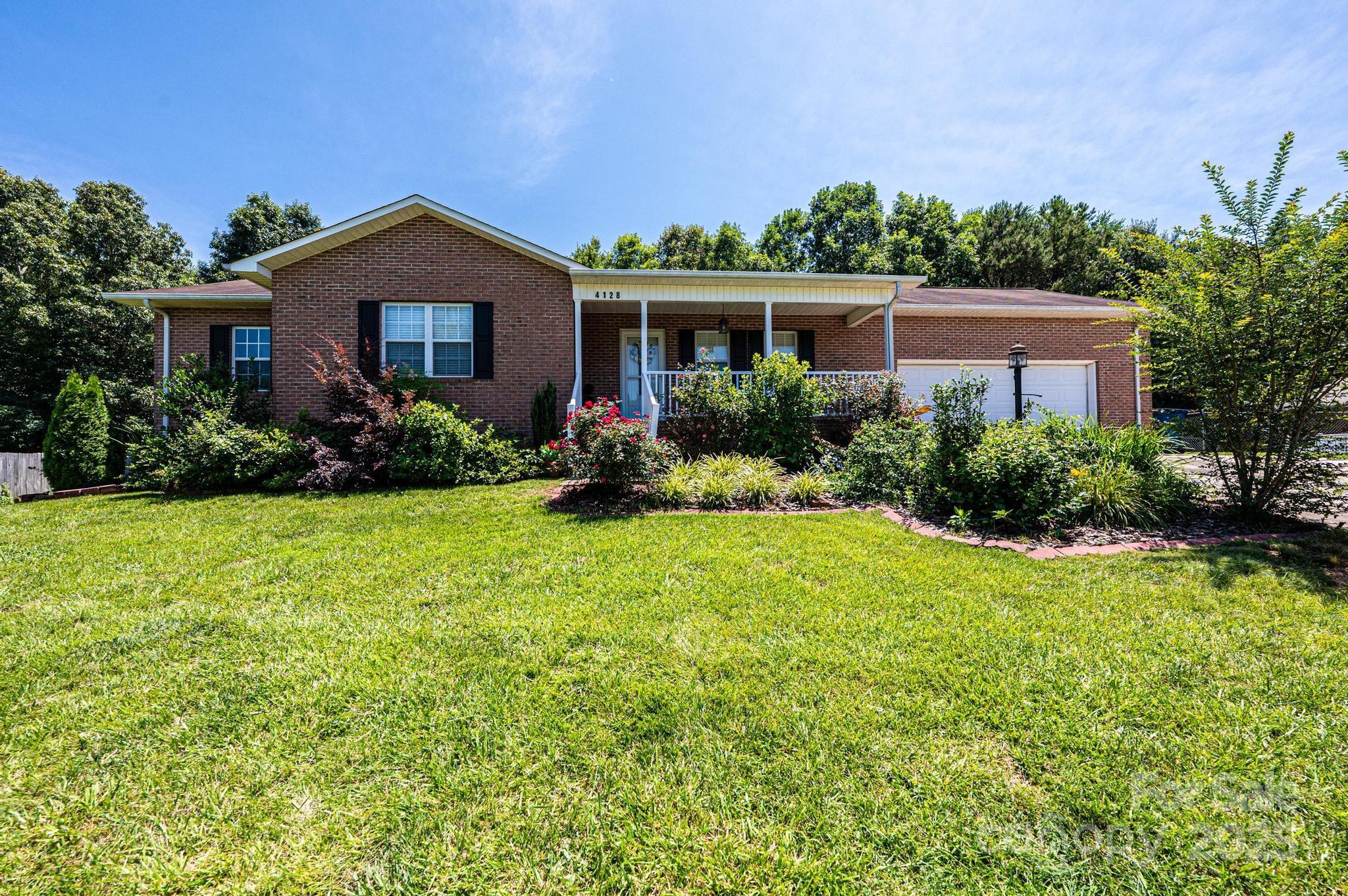 Property image 2 of 4128 River Run Circle in River Run, Hickory, NC 28602
