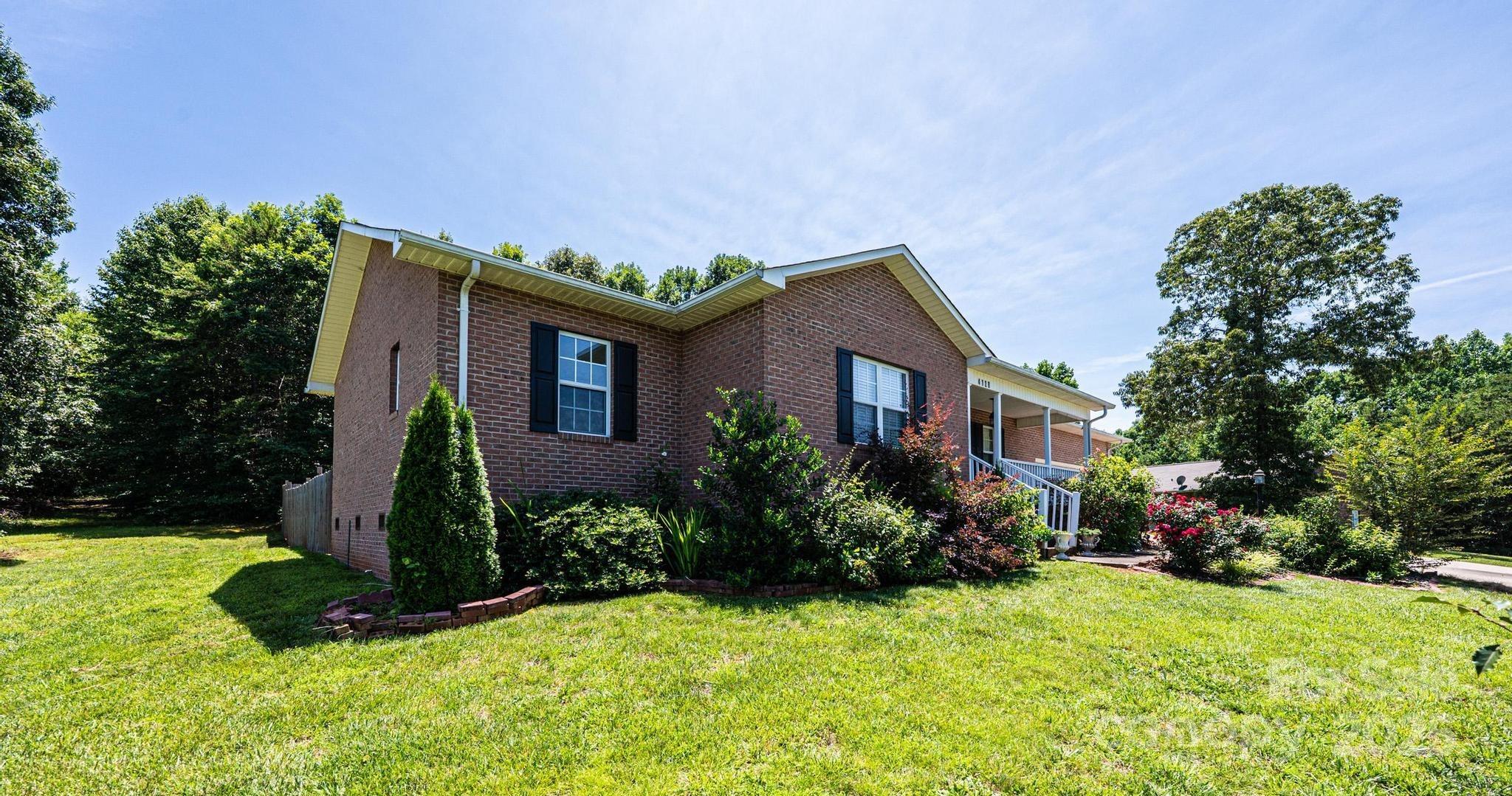 Property image 3 of 4128 River Run Circle in River Run, Hickory, NC 28602