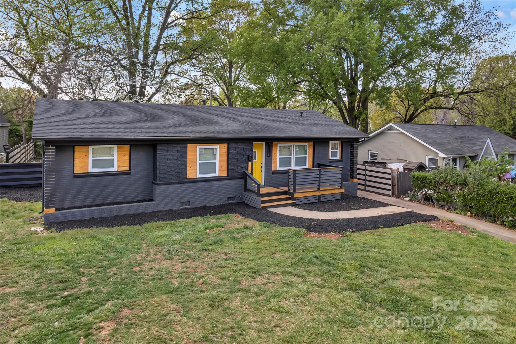 Property image 3 of 1814 Eastway Drive in Markham Village, Charlotte, NC 28205