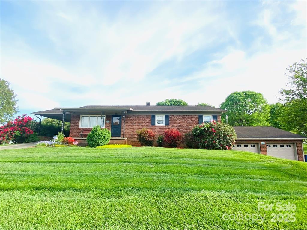 Property image 3 of 1515 Fairway Acres Road in Fairway Acres, Lenoir, NC 28645