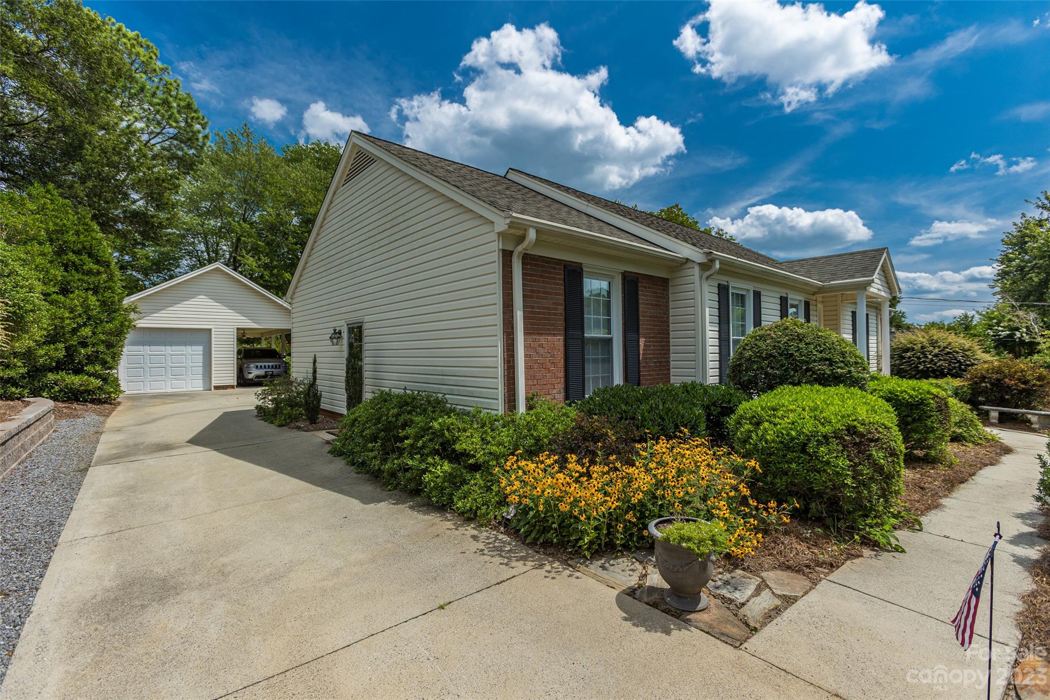 Property image 4 of 1410 Georgetowne Drive in KINGSWOOD, Gastonia, NC 28054