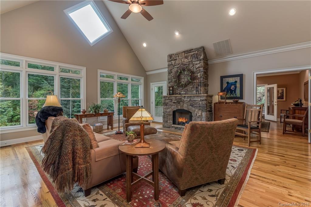 Property image 3 of 28 Oak Gate Drive in Flat Rock Lakes, Hendersonville, NC 28739