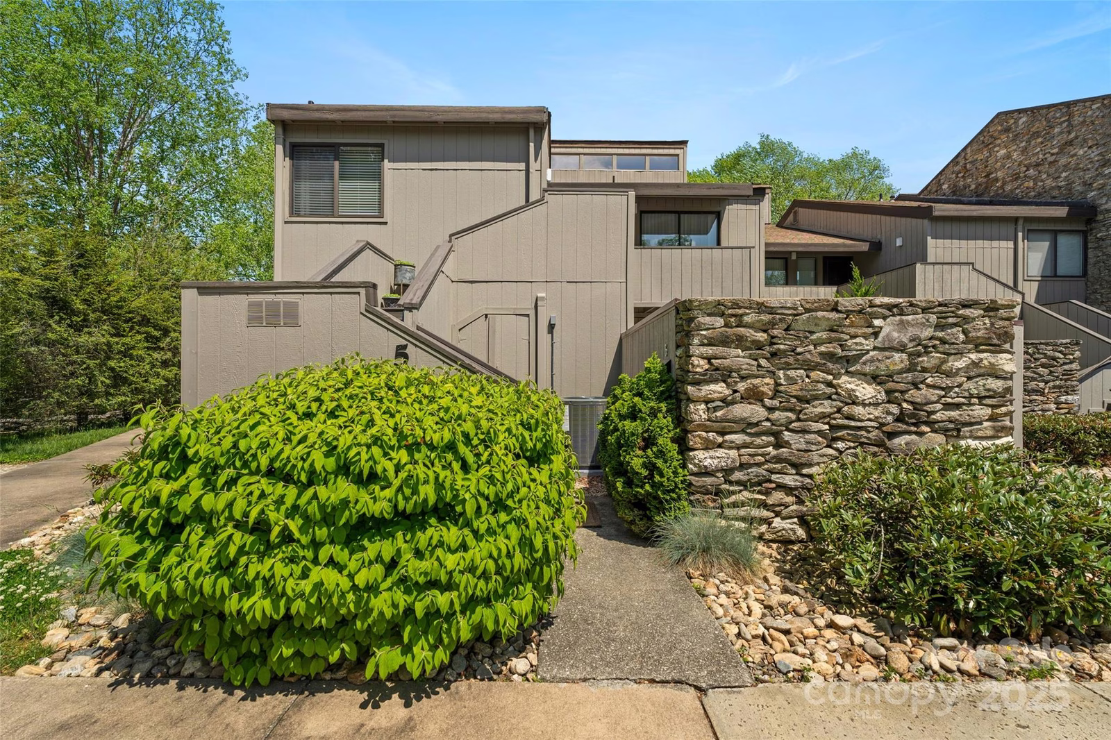 Property image 1 at 5 Lakemoor Lane, Hendersonville, NC 28739